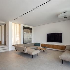 4 Bedroom Luxury Villa with Heated Pool and boat mooring, Ciovo near Trogir – Sleeps 8